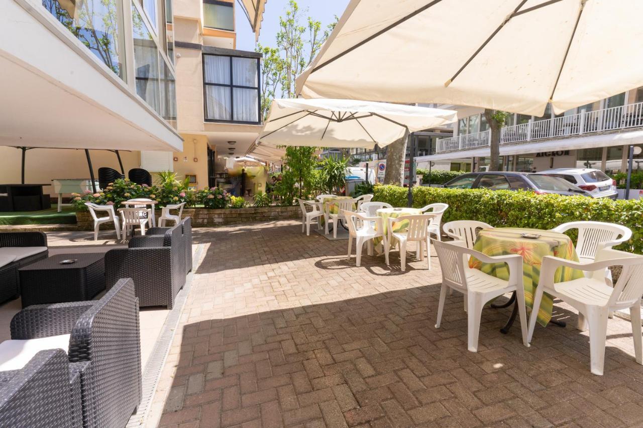 Hotel Villa Isola Rimini Eksteriør bilde