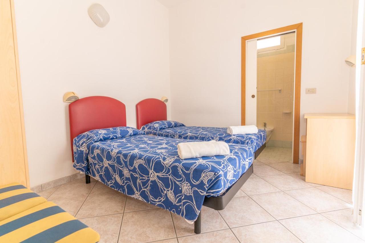 Hotel Villa Isola Rimini Eksteriør bilde