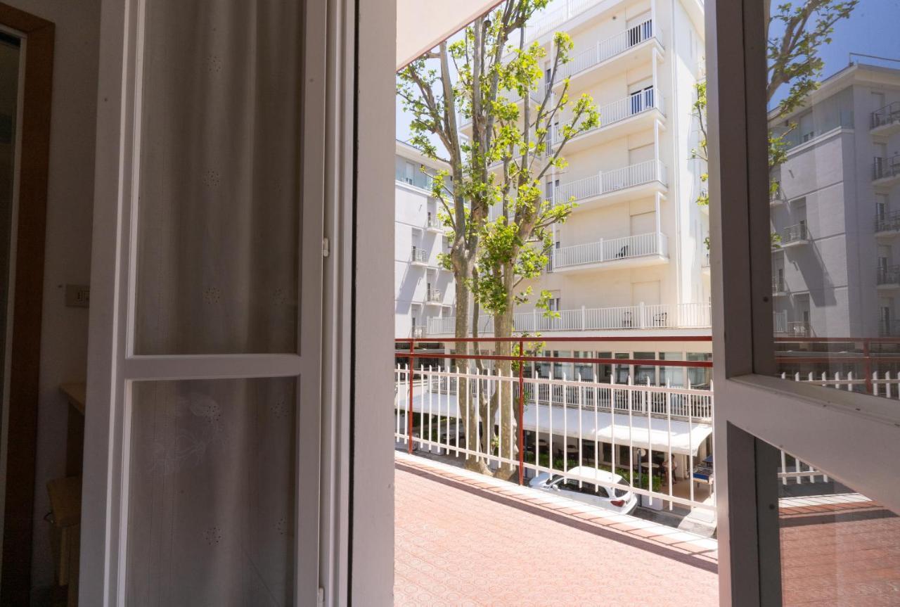 Hotel Villa Isola Rimini Eksteriør bilde
