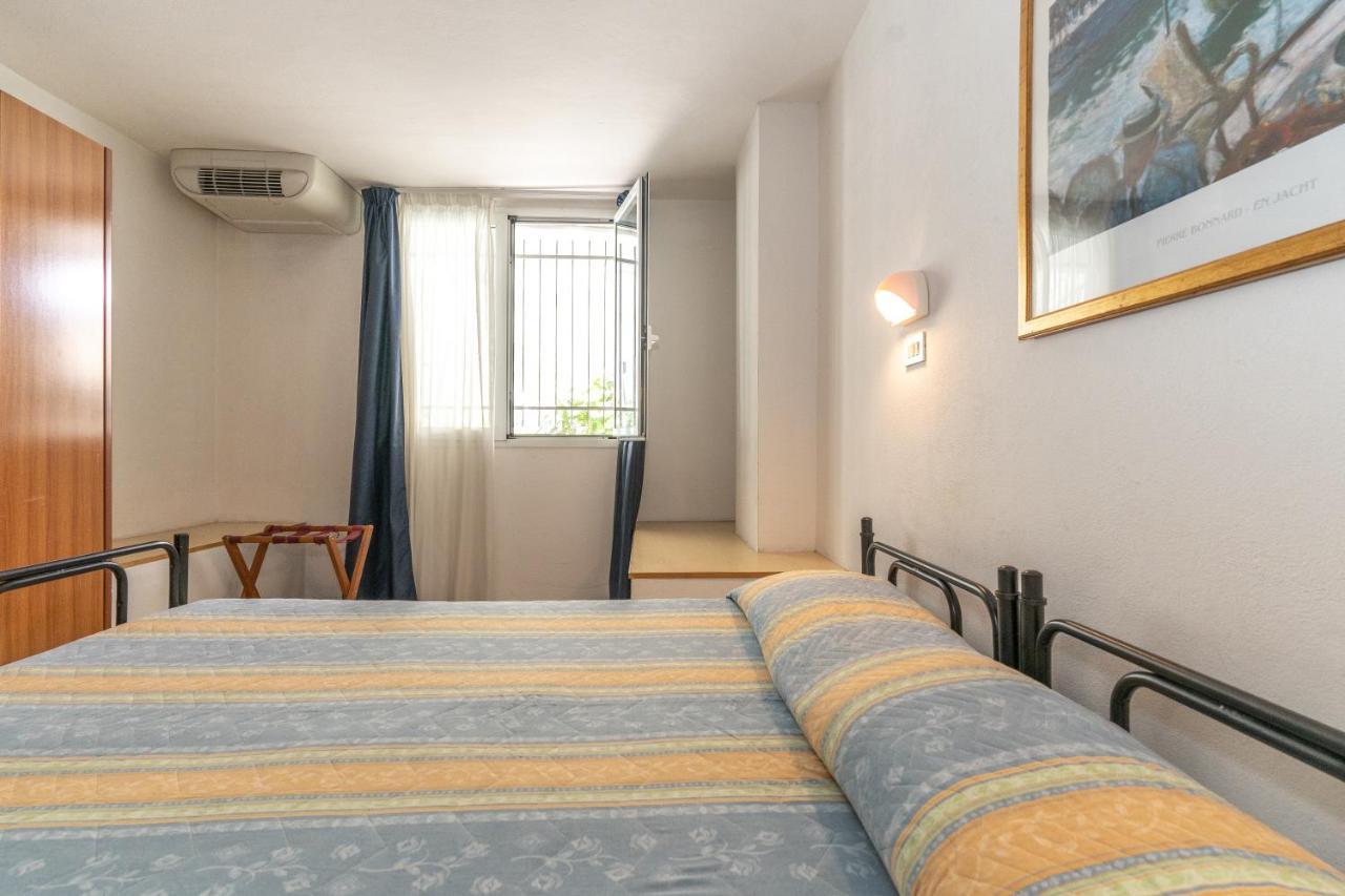 Hotel Villa Isola Rimini Eksteriør bilde